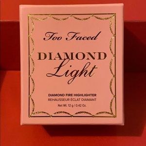 Too faced diamond light highlighter “Fancy pink”